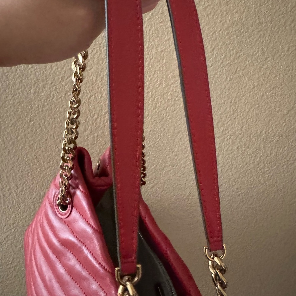 Tory Burch Quilted Red Leather Shoulder Bag with Gold Chain - Picture 4 of 11